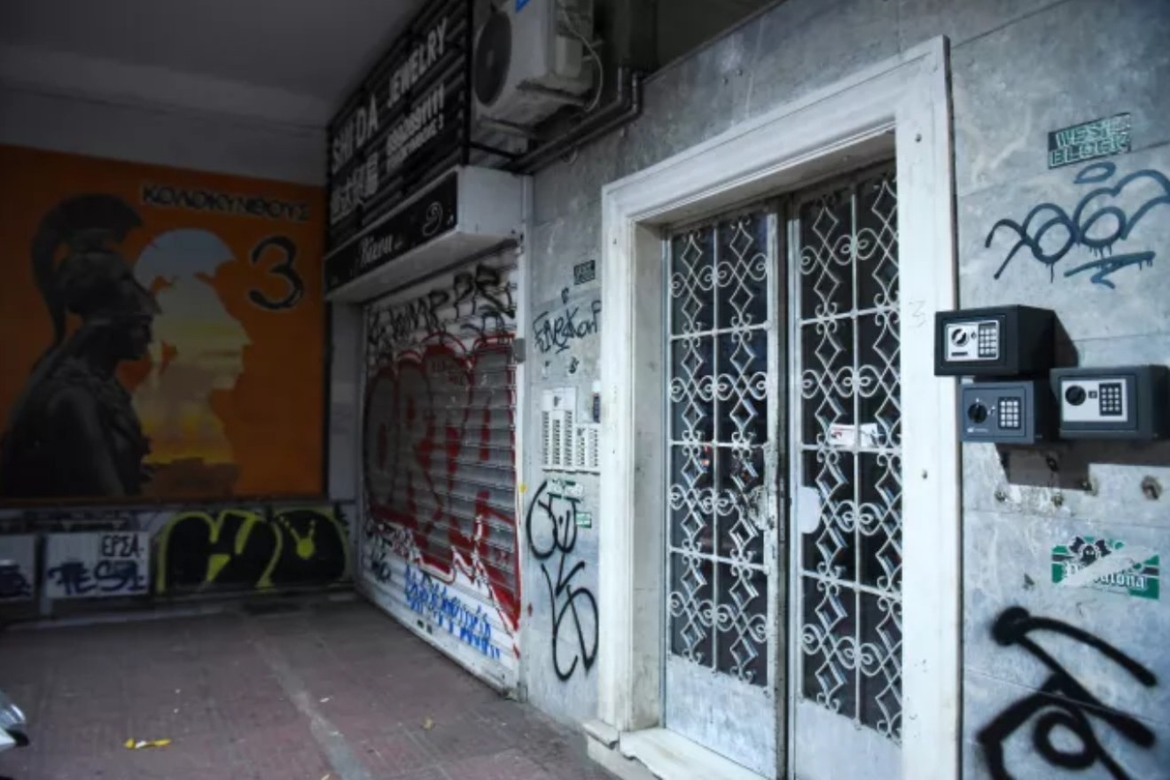 Ανατροπή με τον θάνατο στην Ομόνοια: «Βλέπουν» αυτοκτονία και όχι αυτοϊκανοποίηση με τη σακούλα στο κεφάλι