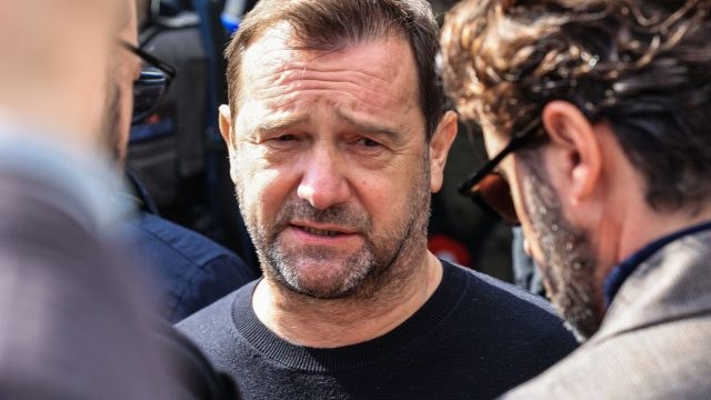 Νίκος Πλακιάς: Τρολάρει τη σύνθεση της Προανακριτικής – «Πρόβλημα προέκυψε πριν λίγο με…»