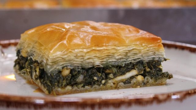 Νηστίσιμη σπανακόπιτα με τραγανό φύλλο
