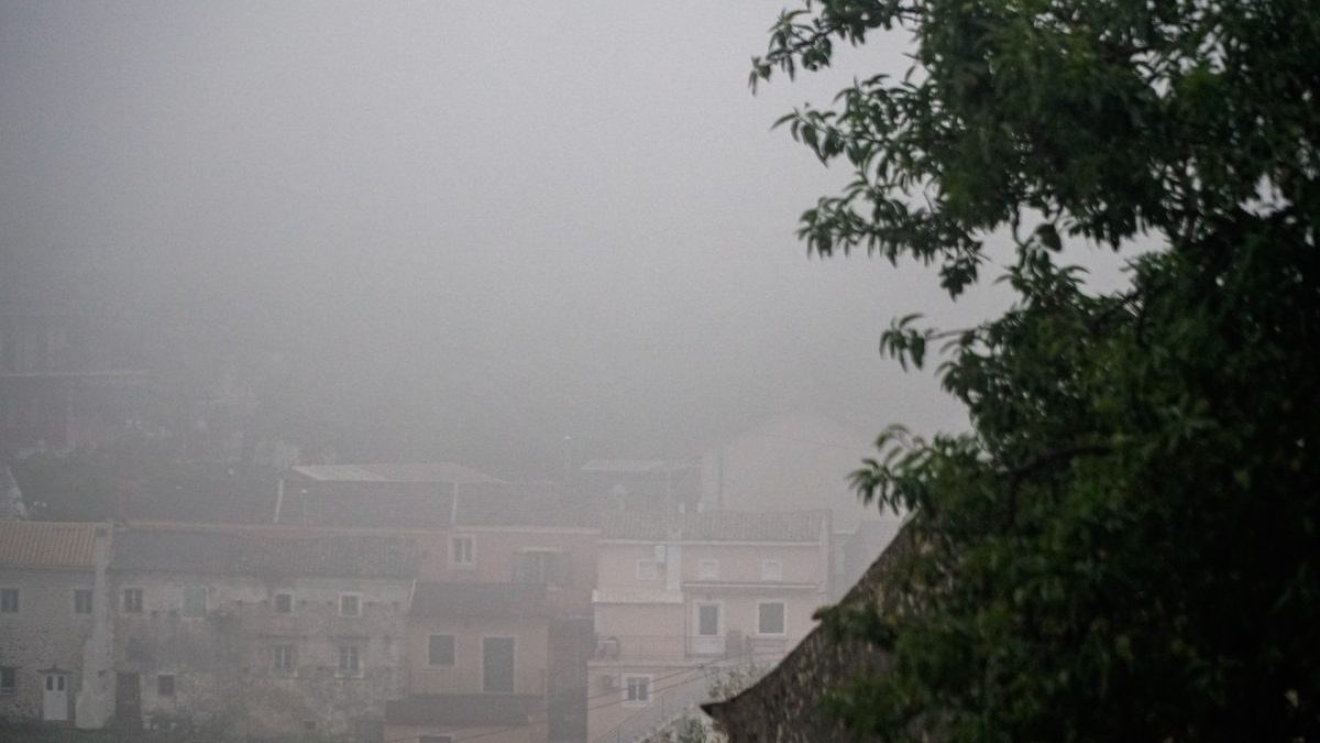 Αινιγματικό πέπλο ομίχλης από τα Κύθηρα ως τον Σαρωνικό – Τι είναι το φαινόμενο που εντυπωσίασε την Αθήνα
