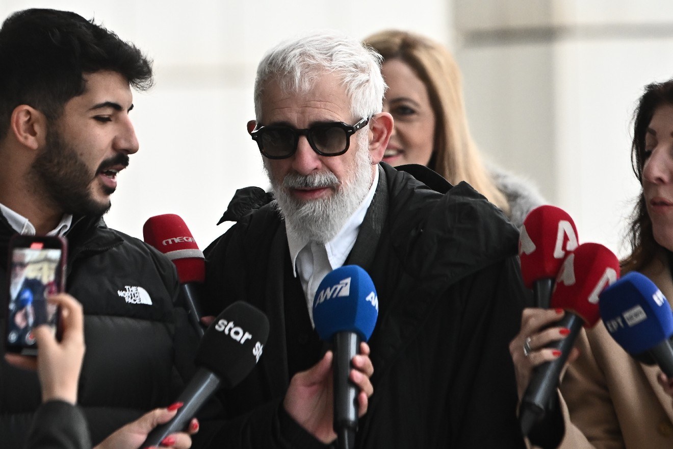 Αποκαλύψεις για τον Πέτρο Φιλιππίδη: «Είχε σπάσει στο ξύλο στα μάτια μας ηθοποιό, αν δεν ήταν ο Σκιαδαρέσης…»