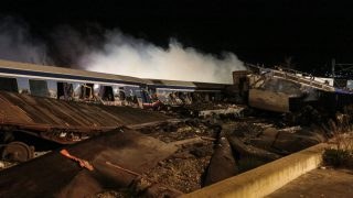 Τέμπη: Ένας σιδηρόδρομος… χαβαλετζήδων που σκότωσαν 57 άτομα – Η σταθμάρχης που προσπαθούσε μόνη της τη μοιραία νύχτα