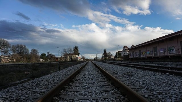 Οι χρόνιες παθογένειες του ελληνικού σιδηροδρόμου: Γιατί δεν μπορεί να μπει λουκέτο στον ΟΣΕ