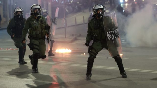 Το απόλυτο αίσχος: Έκαναν προσαγωγή πολυτραυματία των Τεμπών στη διαδήλωση της Θεσσαλονίκης!