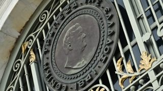 Αλλαγή στις τράπεζες: Ο νέος κανόνας για το πότε θα εμφανίζονται τα χρήματα μετά τις μεταφορές