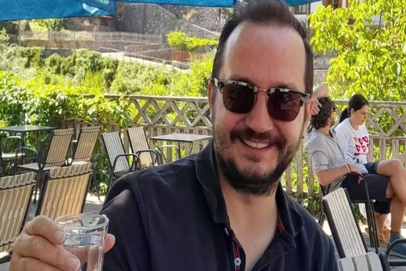 «Ν’ αξιωθούμε να φτάσουμε στην Ανάσταση»: Η ανάρτηση της μητέρας του Βασίλη Καλογήρου με την φωτογραφία του γιου της