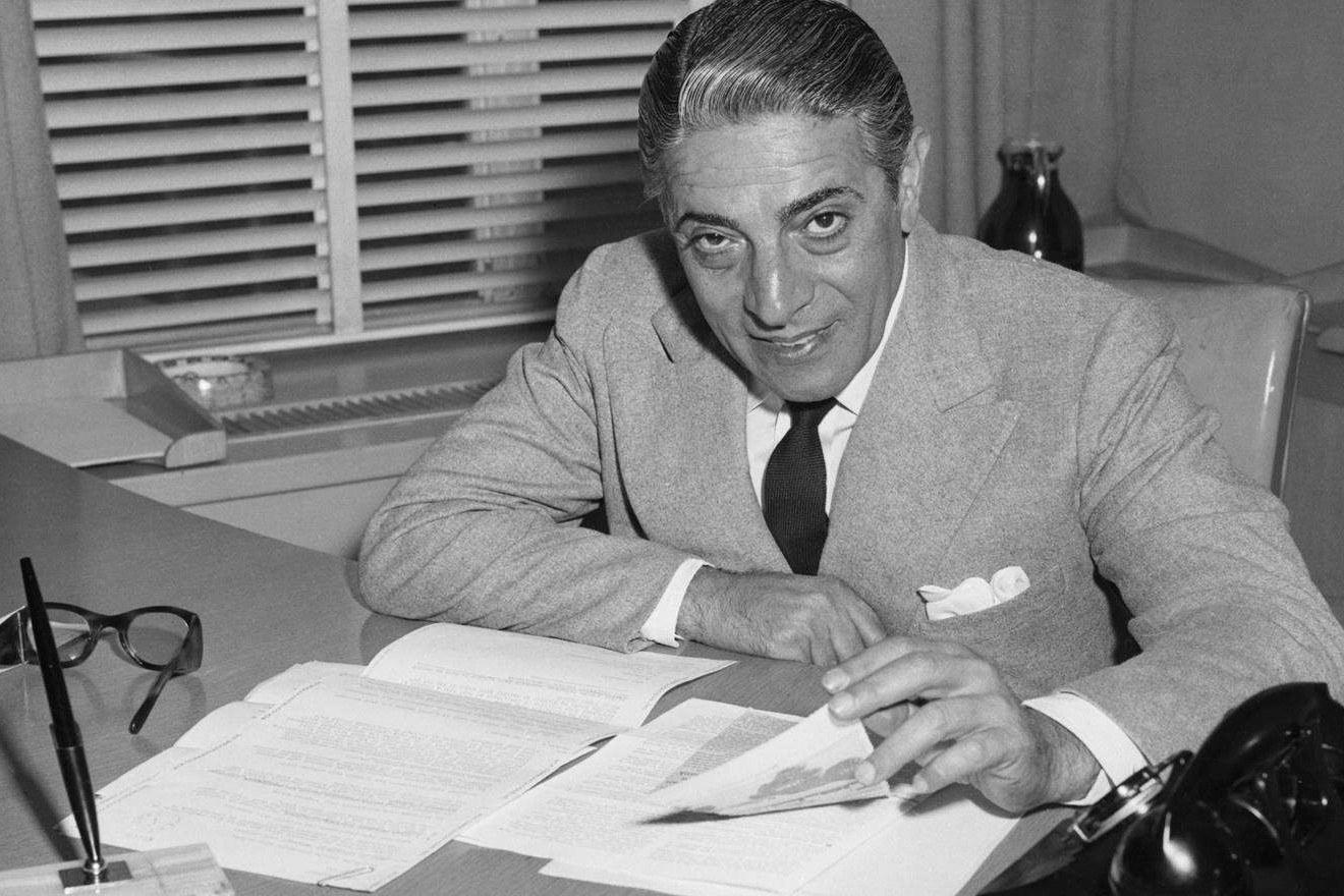 «Ο Αριστοτέλης Ωνάσης έβρισκε παρηγοριά σε νεαρούς Ιταλούς» – Τι αναφέρει νέο βιβλίο