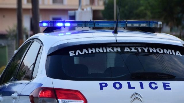 Μενίδι: Μυστήριο πίσω από τους πυροβολισμούς σε όχημα 26χρονου – Τι εξετάζουν οι Αρχές