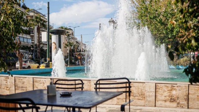 13 μαγαζιά για ποτό και εκλεκτό φαγητό στην πλατεία Μαβίλη