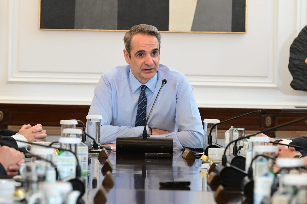 Ο Μητσοτάκης ως Πυθία για τις εκλογές του 2027, τα Τέμπη και ο… δυσαρεστημένος Καιρίδης