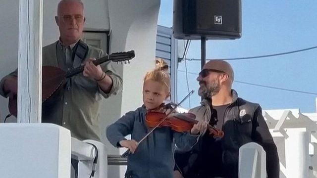Πρώτος μάγκας: Παιδί θαύμα από την Τήνο ξεσήκωσε πανηγύρι στον Κέχρο (video)