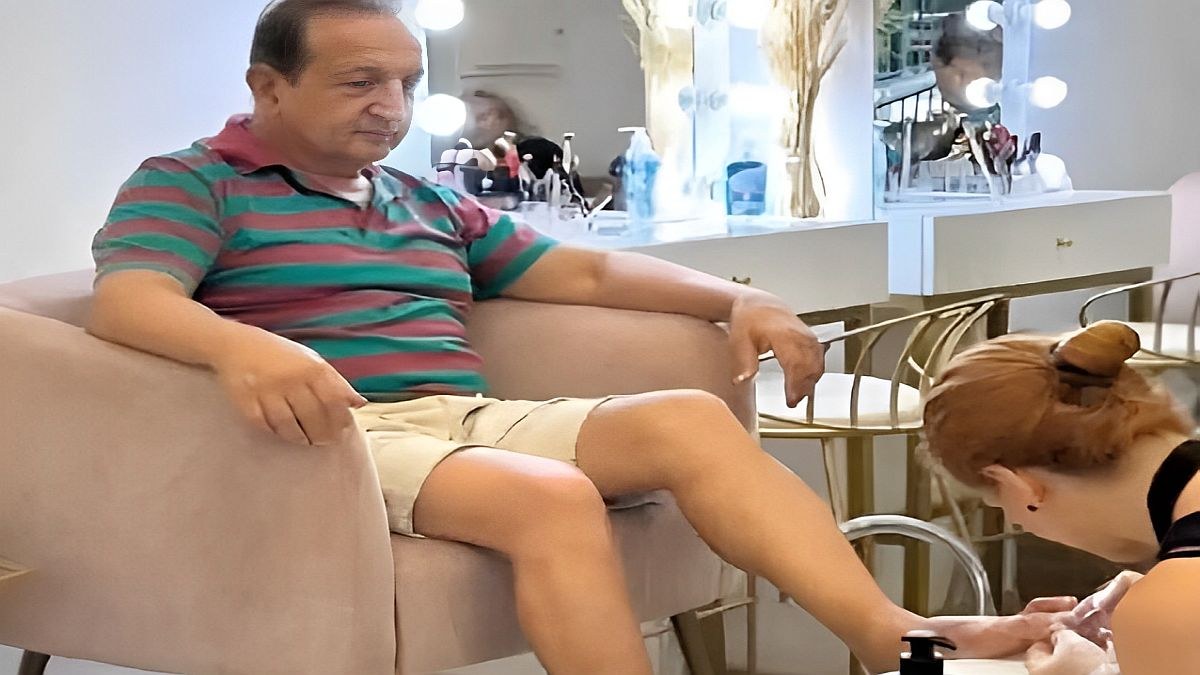 Σπύρος Μπιμπίλας: «Δεν υπάρχει ημέρα που να μην κάνω καθαρισμό προσώπου και να μην βάλω κρέμες»