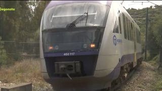 Παραλίγο νέα τραγωδία: Τρένο του Προαστιακού συγκρούστηκε με φορτηγό στην Αυλίδα