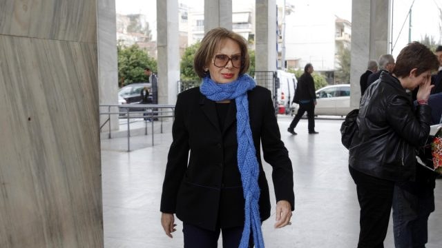 Δύσκολες στιγμές για τη Ρίκα Διαλυνά: Άμεσα στο νοσοκομείο μετά από πτώση που την έκοψε στα δύο