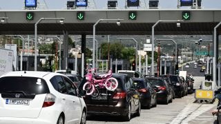 Αναχωρούν από την Αττική και οι τελευταίοι εκδρομείς του Πάσχα: Η μείωση στη βενζίνη που τους έκανε μετά από καιρό να… φουλάρουν
