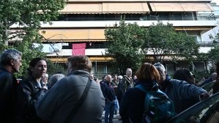 Εφορία: Προσπαθεί να… τα αρπάξει με νέους πλειστηριασμούς και την ίδια ώρα κάνει εγκληματικά λάθη στα πρόστιμα