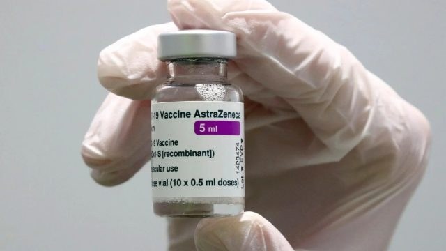 AstraZeneca: Απίστευτο κι όμως αληθινό – Δικαιώθηκε θύμα του εμβολίου στην Ελλάδα και πήρε αποζημίωση 50.000 ευρώ