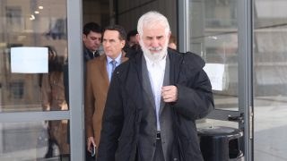 Πέτρος Φιλιππίδης: «Η Ελπίδα είναι μια άξια γυναίκα που στα δύσκολα τον στηρίζει» – Καταθέτει η σύζυγος του ηθοποιού