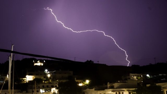 Χιλιάδες κεραυνοί και έντονες βροχοπτώσεις σάρωσαν τη χώρα – Το Κιλκίς κατέγραψε τα μεγαλύτερα ύψη βροχής
