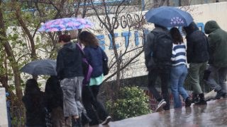 Καιρός: Η «ψυχρή εισβολή» συνεχίζεται αλλά θα δώσει τη θέση της στα 30άρια – Η εκτίμηση Αρνιακού και Μαρουσάκη