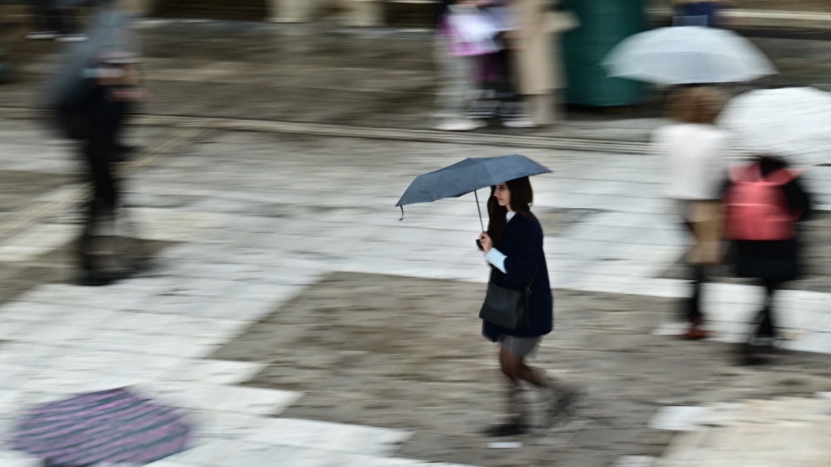 Καιρός σήμερα 24/4: Βροχές και καταιγίδες με την Αττική στο κάδρο – Τι λένε Αρνιακός και Καλλιάνος