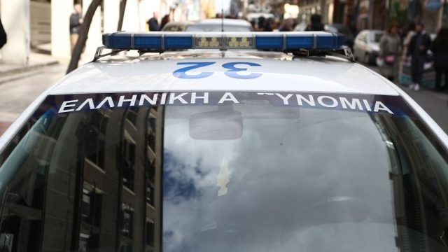 Επαγγελματίας απατεώνας: Υπάλληλος πλαστογράφησε σφραγίδα για να κάνει παράνομη μονιμοποίηση