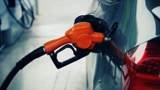 Φωτιά στην τσέπη: Πάνω από 2 ευρώ η βενζίνη – Έρχονται νέες αυξήσεις