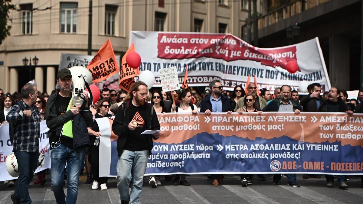 Απαίτηση για 13ο και 14ο μισθό στο Δημόσιο: Ο λόγος που η κυβέρνηση αρνείται να τους δώσει