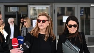 Πέτρος Φιλιππίδης: «Ξέσπασε» στην κατάθεσή της η Ελπίδα Νίνου – Έπεσε στην αγκαλιά του γιου τους