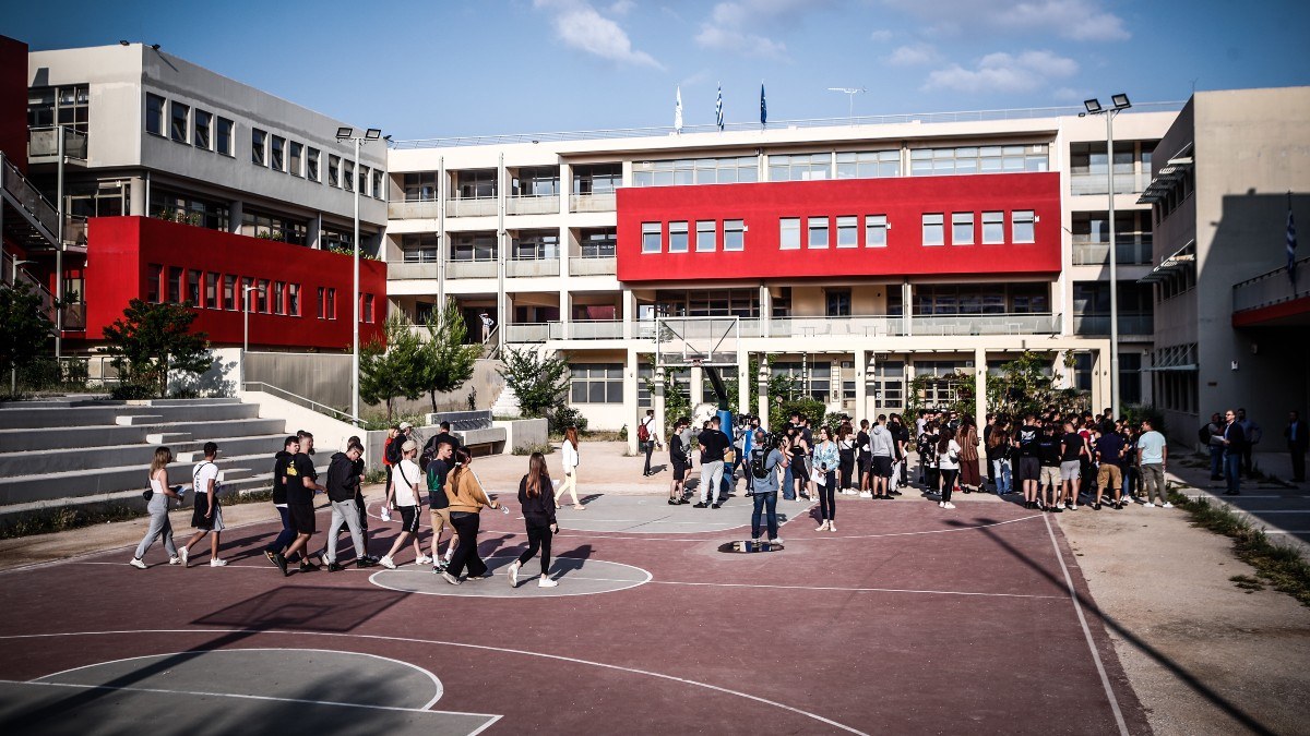 «Ακμάζει» η παραπαιδεία: Τετραπλασιάστηκαν οι δαπάνες για τα φροντιστήρια!