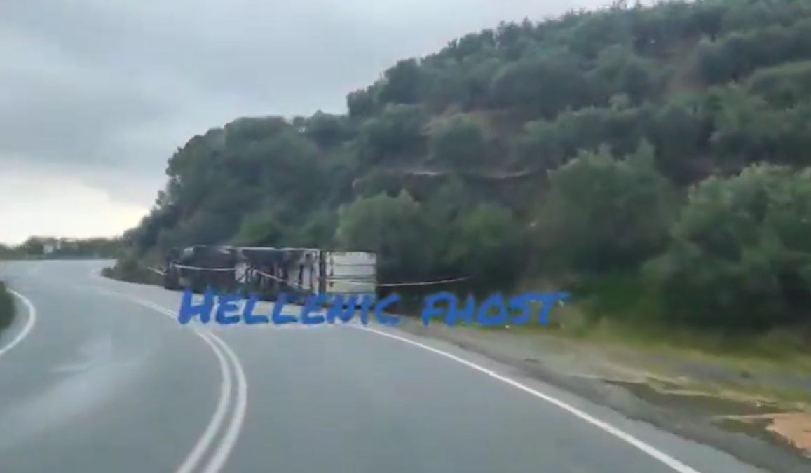 Τροχαίο στα Χανιά: Νταλίκα ανετράπη εξαιτίας μετατόπισης του φορτίου της