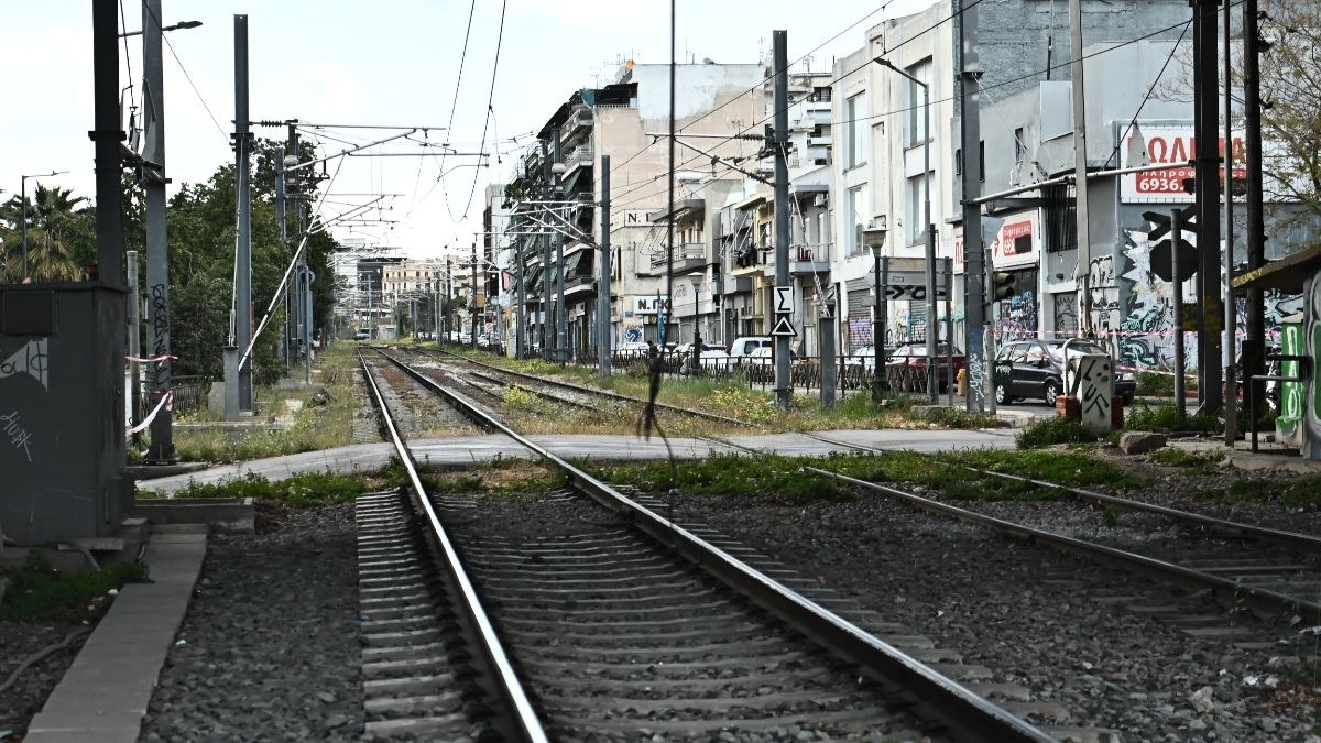 Νέο σχέδιο για ασφαλέστερο και σύγχρονο σιδηρόδρομο: Εποπτεία σε πραγματικό χρόνο, γεωεντοπισμός και αυστηρή αξιολόγηση προσωπικού