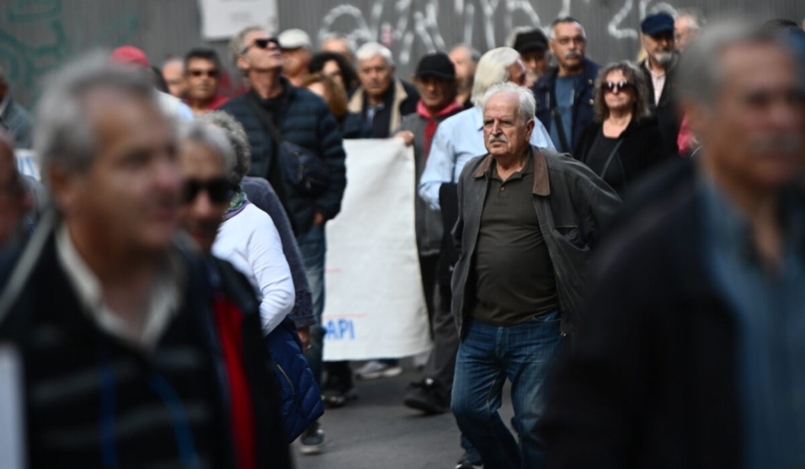 Οι συνταξιούχοι, οι περιπέτειες του Κώστα Αχ. Καραμανλή για τα Τέμπη και το ΠΑΣΟΚ