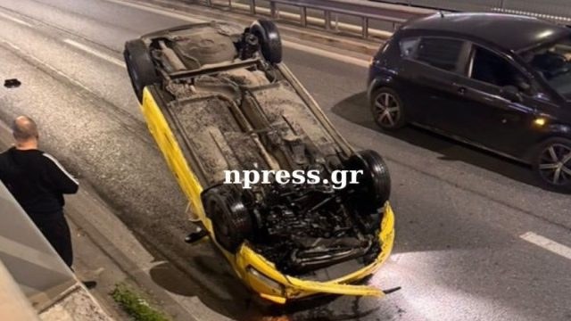 Σοβαρό τροχαίο στην Κηφισίας: Ταξί αναποδογύρισε στο «δαχτυλίδι» του Μαρουσίου