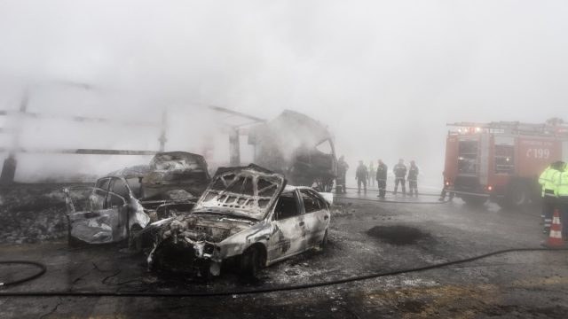 «Τρέχα, θα πάρει φωτιά»: Πανικός και φωνές μετά το τρομακτικό τροχαίο δυστύχημα στην Εγνατία