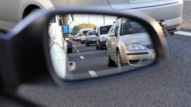 Τροχαίο με πέντε αυτοκίνητα στον Κηφισό, κυκλοφοριακά προβλήματα στο ρεύμα προς Λαμία