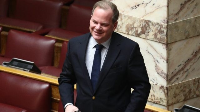 Η στάση του Μαξίμου απέναντι στον Καραμανλή, η επιστολή του Μαυρίκη και η εκδήλωση του Τσίπρα