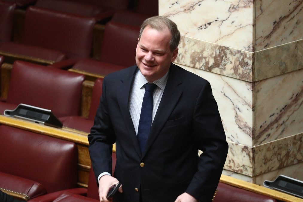 Η στάση του Μαξίμου απέναντι στον Καραμανλή, η επιστολή του Μαυρίκη και η εκδήλωση του Τσίπρα