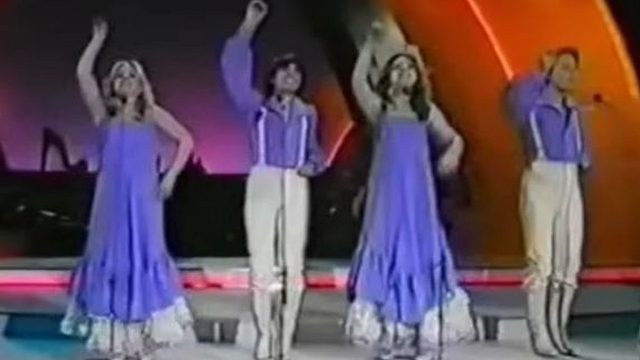 Σαν σήμερα 7 Μαΐου 1977: Η Ελλάδα σαρώνει στη Eurovision αλλά… δεν ψήφιζει τον εαυτό της – Το αυτογκόλ στο «Μάθημα Σολφέζ»