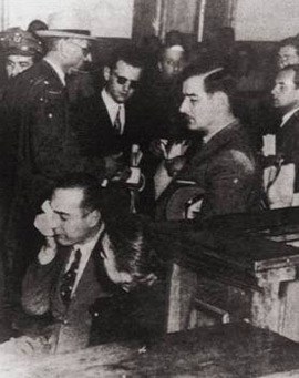 Ο Γρηγόρης Στακτόπουλος στο εδώλιο.