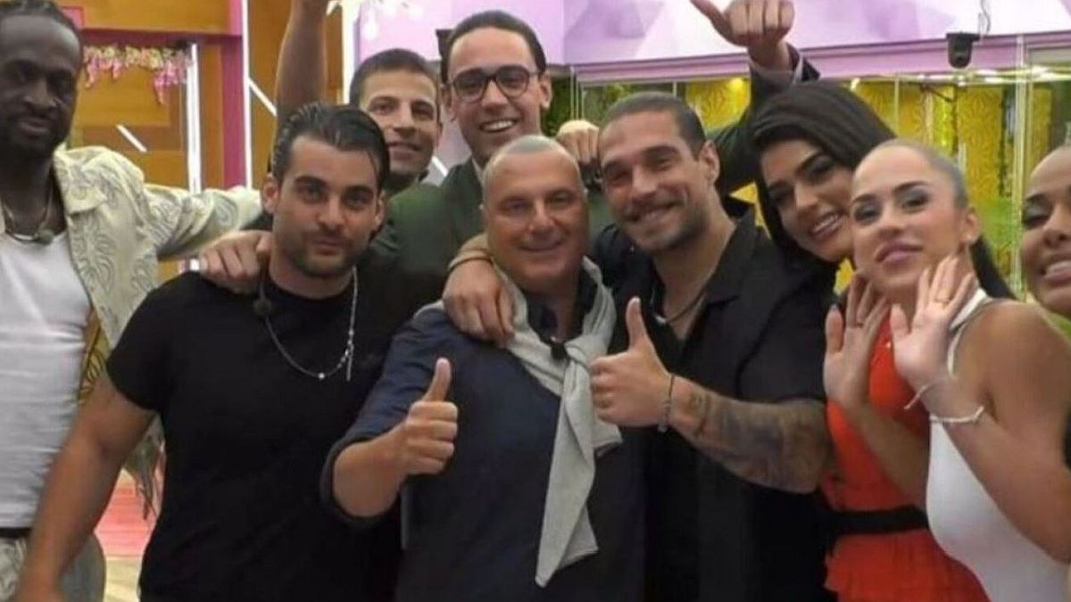 Big Brother: Αποχώρησε ο Δημήτρης Μπίζιος μέσα σε αποθέωση από τους συμπαίκτες του – «Αν ήμουν νεότερος, θα περνούσα πιο καλά»