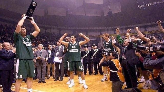 Σαν σήμερα, 05 Μαΐου 2002: Ο Παναθηναϊκός «ράβει» το τρίτο του αστέρι, μέσα στη Μπολόνια, ανήμερα της Κυριακής του Πάσχα! (video)
