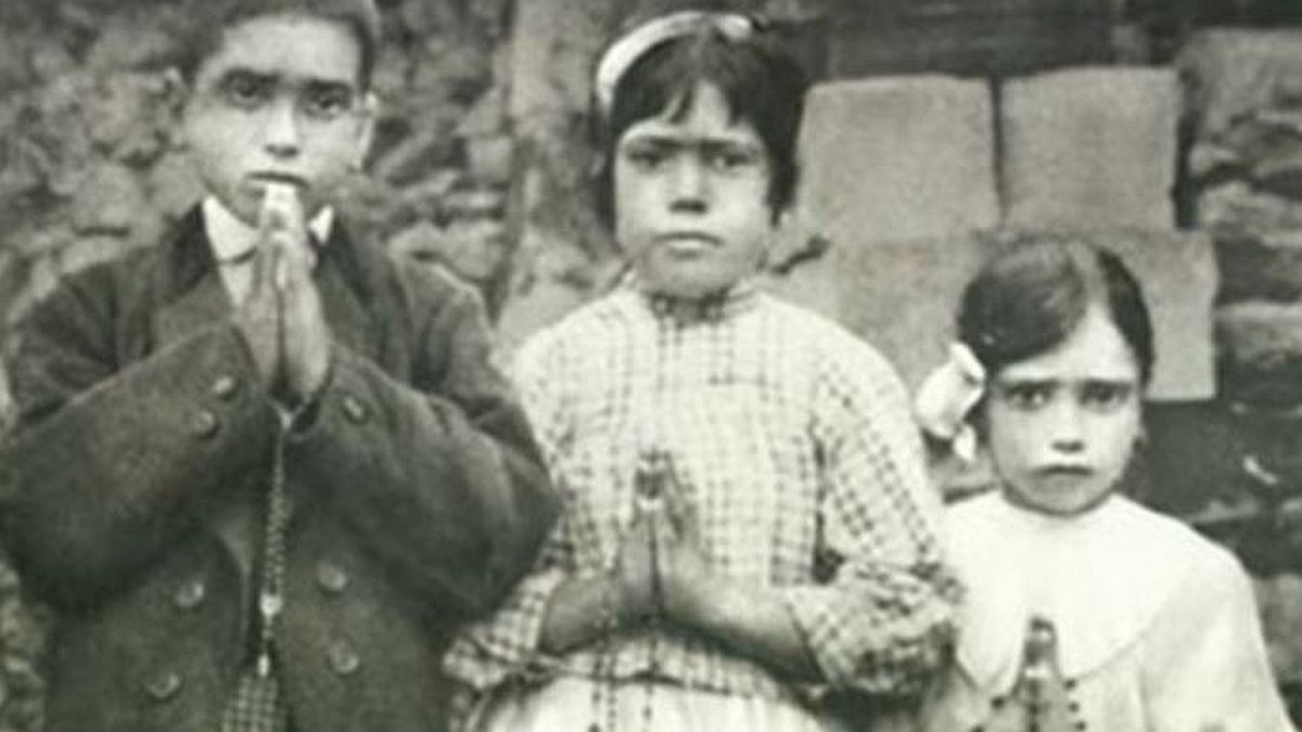 Σαν σήμερα, 13 Μαΐου 1917, πραγματοποιείται το θαύμα της Φάτιμα – Όταν 70.000 άνθρωποι έδωσαν το παρών σε χωριό της Πορτογαλίας για να δουν την Παναγία