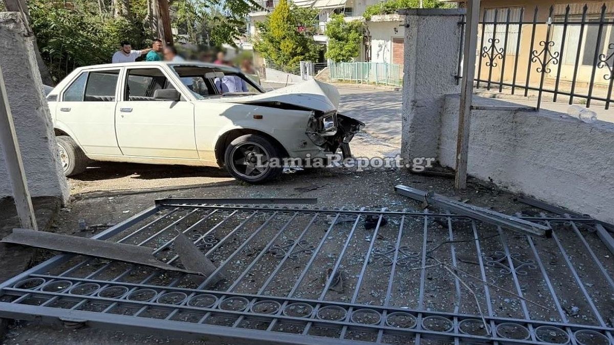 Θρίλερ στη Θήβα: Μεθυσμένος οδηγός «καρφώθηκε» σε μαντρότοιχο ‑ Τραυματίστηκαν δύο μικρά παιδιά