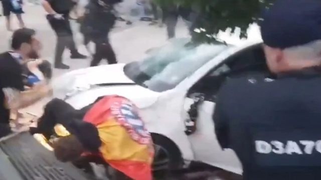 Τρόμος έξω από γήπεδο στην Ισπανία – Οδηγός έπεσε πάνω σε πλήθος φιλάθλων