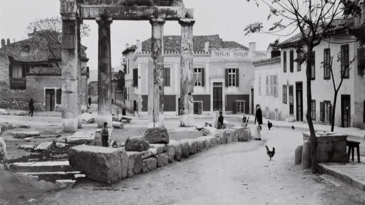 Κουίζ για την παλιά Αθήνα: Αναγνωρίζεις αυτή την γειτονιά; Και όμως, την ξέρεις!