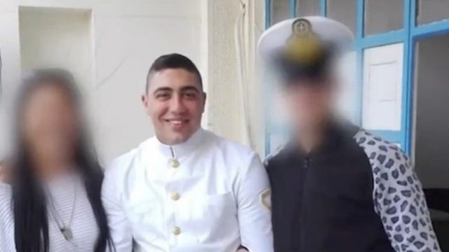Μητέρα του απαγχονισμένου λιμενικού στη Λέσβο: «Γιατί δεν έπεφτε με το αυτοκίνητο σε μια ελιά να “πάει” ακαριαία;»