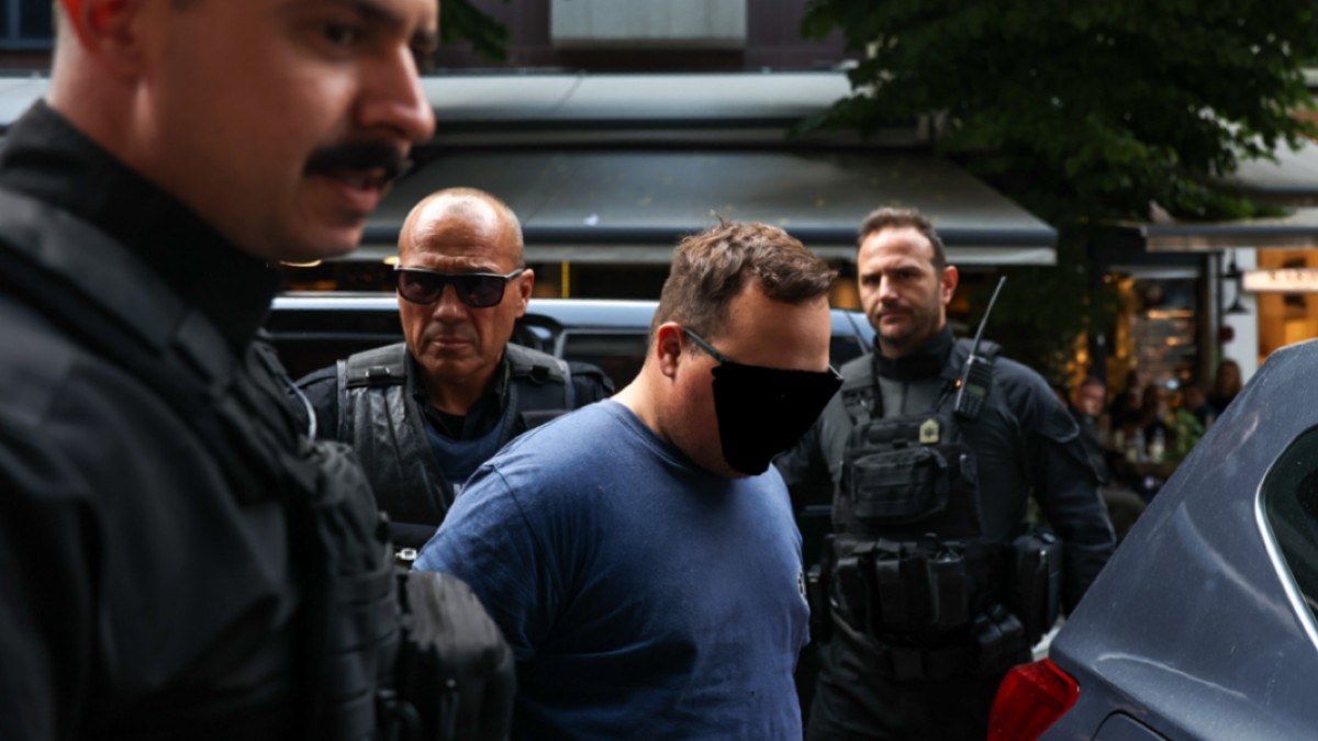 Λάρισα: Ο 21χρονος μητροκτόνος είχε ξεφύγει – Μάλωνε με τη μητέρα του για τα οικονομικά και απείλησε τον ξάδελφό του μετά τον φόνο
