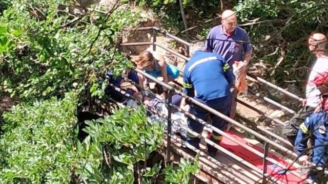 Νέδα: Ανείπωτος πόνος για την οικογένεια τουριστών – Ερωτήματα για την ασφάλεια και τις συνθήκες που οδήγησαν στον θάνατο του 4χρονου