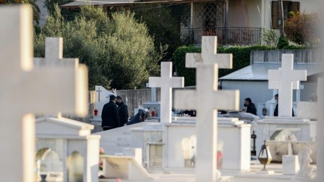 Θρίλερ στον Βόλο: Έκαναν εκταφή σε λάθος νεκρό – Σε σοκ οι συγγενείς